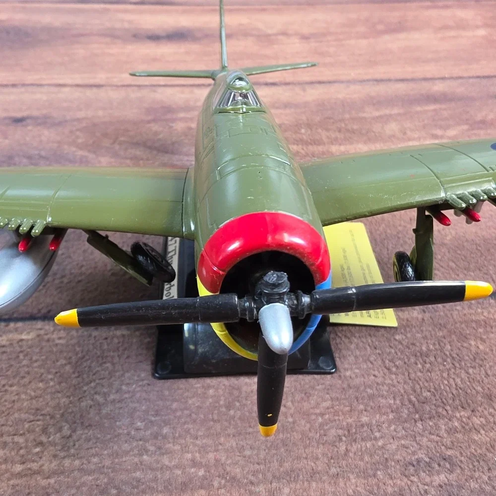 P-47 Thunderbolt Fighter Aircraft Model Green Excellent WWII Display Base